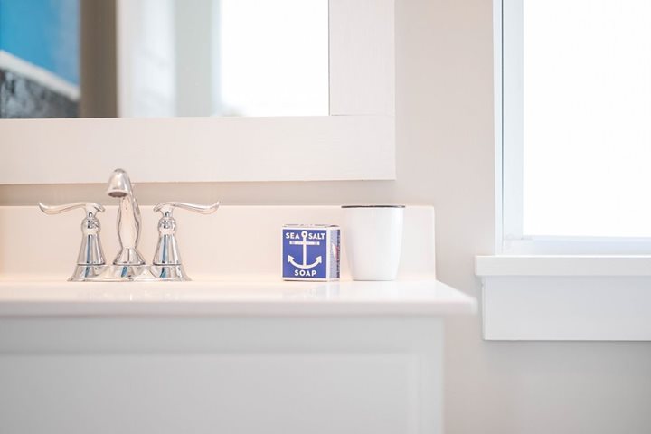 bathroom vanity & sink