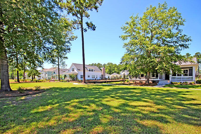 Poplar Grove Charleston SC Cottage Front Yard