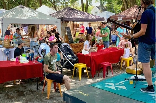 A band playing at the Sunday Brunch Farmers Market